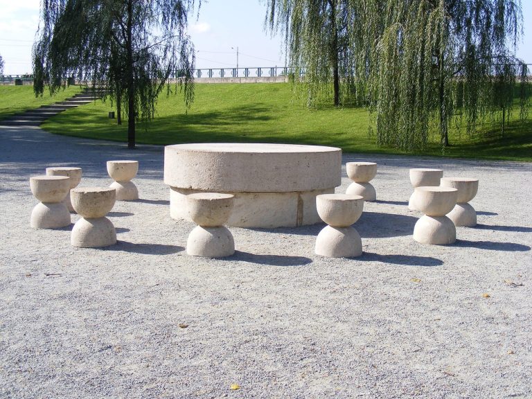 Masa Tăcerii a lui Constantin Brâncuși